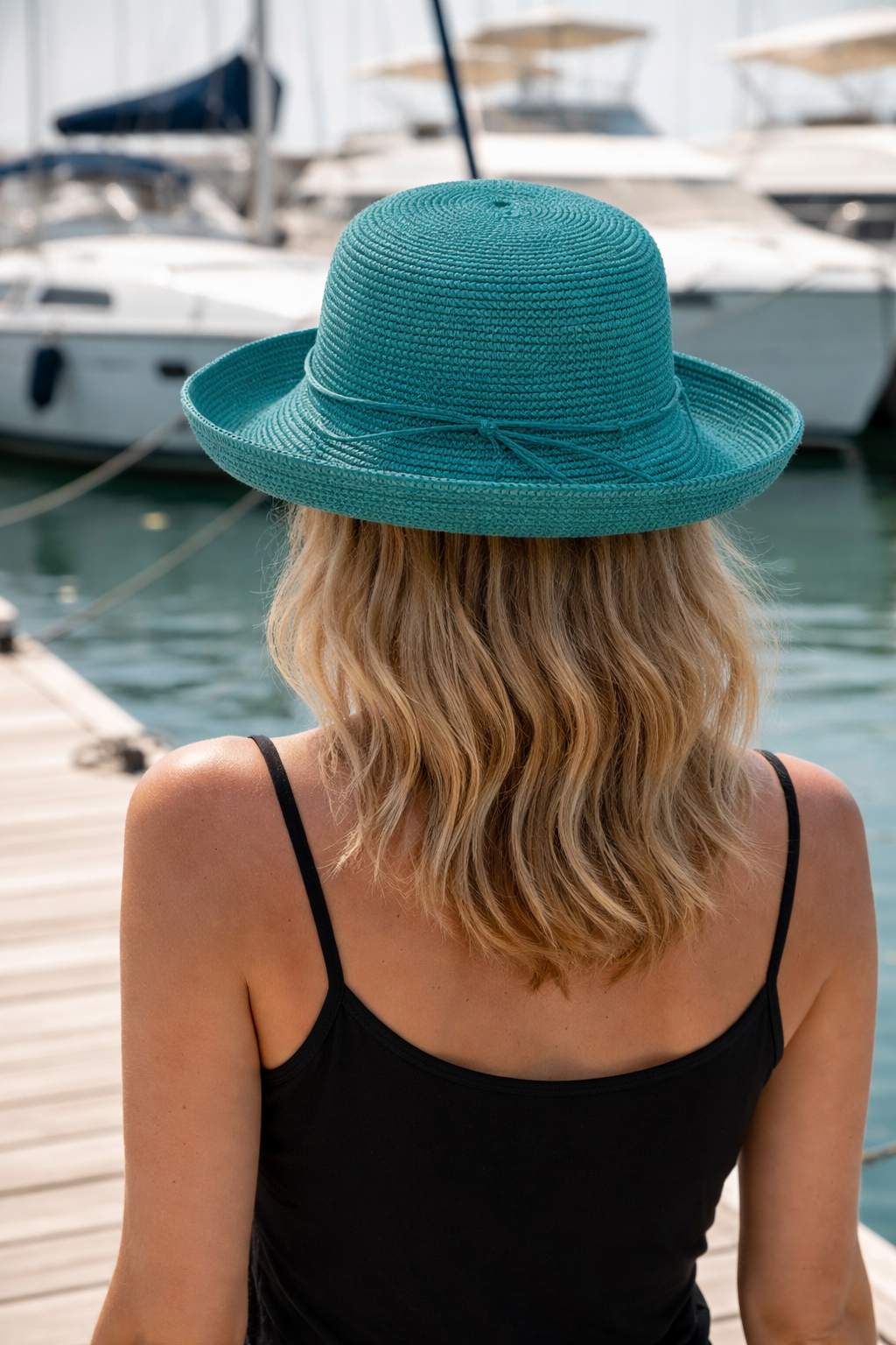 Leor 3" Brim Crochet Straw Sun Hat in Turquoise